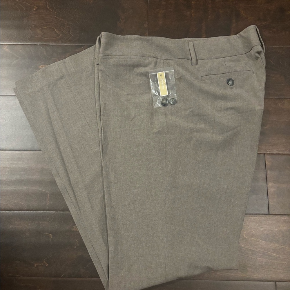 Michael Kors NWT Taupe Brown Pant Suit
Jacket: Large
Pants: 14 - Picture 3 of 7